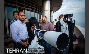 استهلال هلال ماه شوال از فراز برج میلاد تهران 35