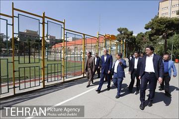 بازدید شهردار تهران از دبیرستان البرز 8
