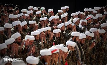 اقامه نماز بر پیکر آقای شهید ایران - 3 9
