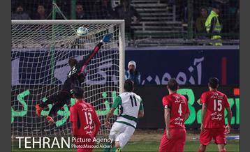 دیدار ذوب اهن و پرسپولیس در لیگ برتر فوتبال