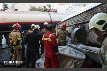 ورود تانکر حامل سوخت به فروشگاه 9