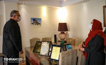 دیدار شهردار تهران باخانواده شهید  اکبرپورسرابی 2