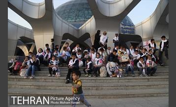 بازدید کودکان کار از آسمان نمای گنبد مینا 16