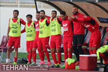 دیدار تیم های فوتبال ماشین سازی و پرسپولیس