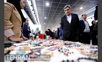 بازدید شهردار تهران از نمایشگاه دستاوردهاى هنرى زنان هنرمند داراى معلولیت 20