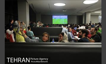 تماشای دیدار فینال یورو 2016 در فودکورت بازار چارسو‎ 4