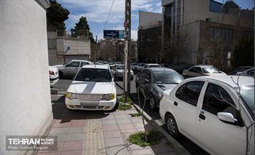 بی قانونی؛ تعرض به حریم پیاده راه 1