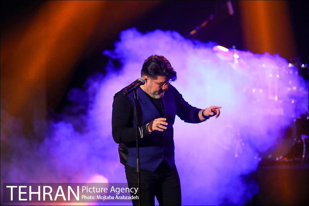 کنسرت آنلاین مهدی یغمایی 2