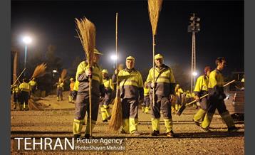 شروع بکار نیروهای خدمات شهری بعد از پایان مراسم ارتحال امام خمینی (ره) 8