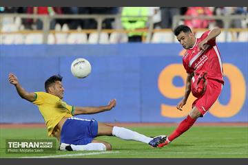 دیدار تیم های فوتبال پرسپولیس تهران و صنعت نفت آبادان 11
