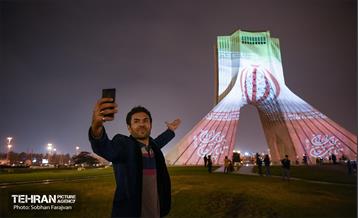 جشن نور پیروزی تیم ملی در میدان آزادی  3