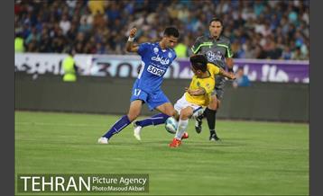 دیدار استقلال و صنعت نفت آبادان در لیگ برتر فوتبال 29