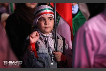 اجتماع مردمی دفاع از انقلاب در میدان کمال الملک تهرانسر 13