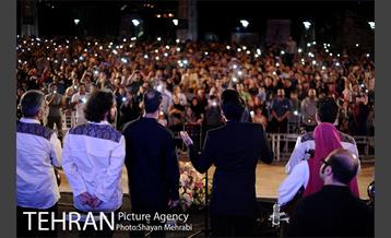 اجرای خیابانی محمد معتمدی و ارکستر سازهای ملی ایران در بوستان آب و آتش 32