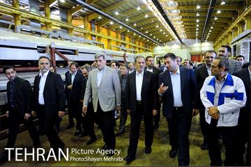 بازدید معاون اول رئیس جمهور به همراه شهردار تهران از کارخانه واگن‌سازی تهران 23