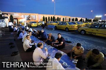 افطاری ساده تاکسی رانی در پایانه فرودگاه مهرآباد 16