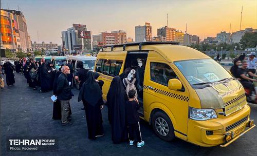 خدمت‌رسانی رایگان تاکسی‌های شهری به شرکت‌کنندگان مراسم تشییع پیکر آقای شهید ایران 3
