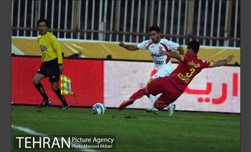 دیدار تیم های فوتبال نفت تهران و پرسپولیس