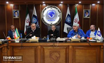 بازدید شهردار تهران از شرکت ایران‌خودرو 10
