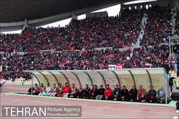 دیدار تیم های فوتبال نفت تهران و پرسپولیس