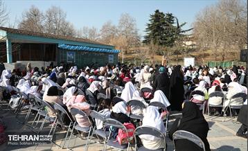 پنجره‌ای رو به آسمان آبی در منطقه 3 27