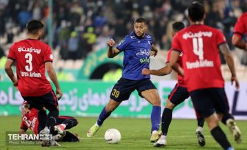 دیدار تیم‌های فوتبال استقلال و نساجی مازندران 21