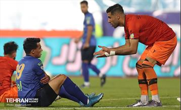 دیدار تیم های فوتبال استقلال تهران و مس کرمان 23