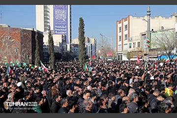 اجتماع مردم تهران در پی شهادت رهبر انقلاب - 2 72