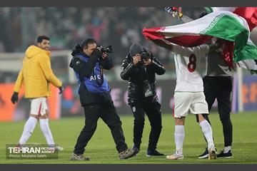 جشن و شادی بازیکنان و کادر فنی تیم ملی ایران پس از صعود به جام جهانی 2022