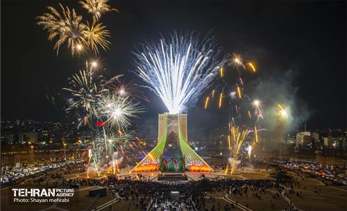 نورافشانی جشن پیروزی انقلاب اسلامی در میدان آزادی 5