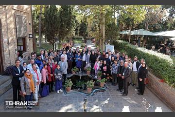 نمایشگاه «رخ دوست»تور تهرانگردی وابستگان نظامی سفارتخانه‌های خارجی مقیم تهران 1