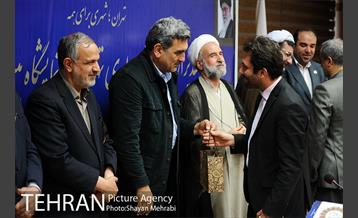 تجلیل شهردار تهران از دست اندرکاران غرفه شهرداری تهران در نمایشگاه قرآن  47