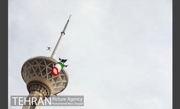 پروازدسته جمعی  پهپادها در برج میلاد تهران 27