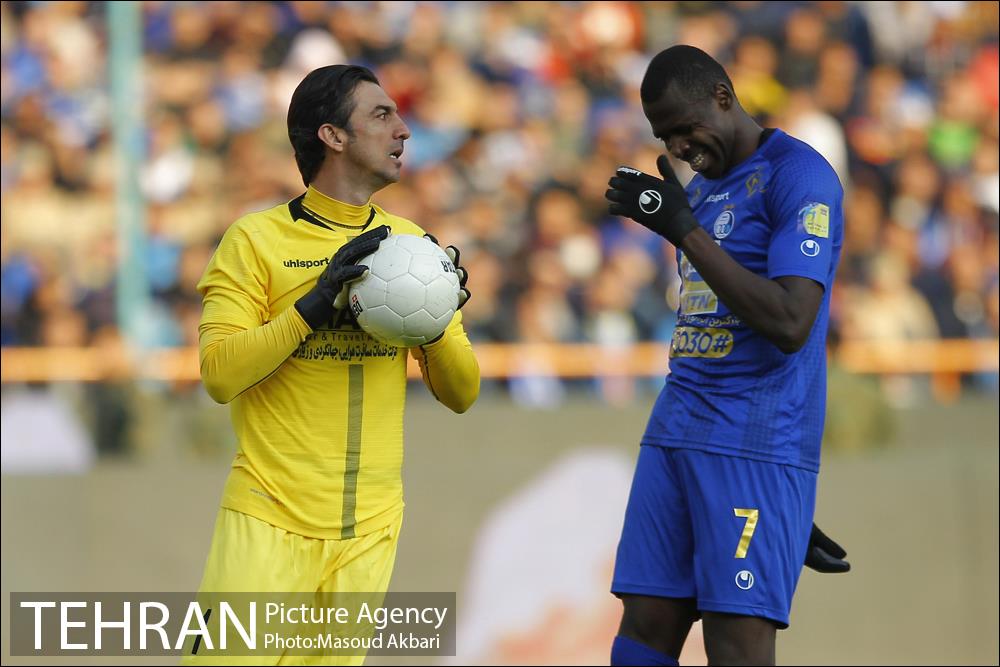 دیدار تیم های استقلال تهران و شهر خودرو 13