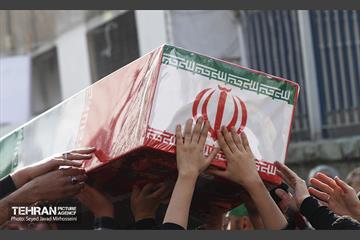 تشییع پیکرهای ۱۰۰ شهید گمنام از مقابل دانشگاه تهران 1