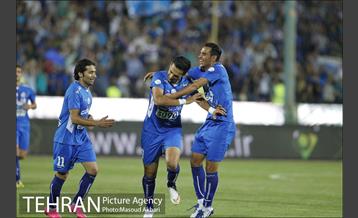 دیدار استقلال و صنعت نفت آبادان در لیگ برتر فوتبال 1