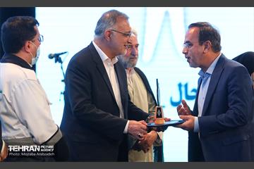 همایش تقدیر از ایثارگران سلامت