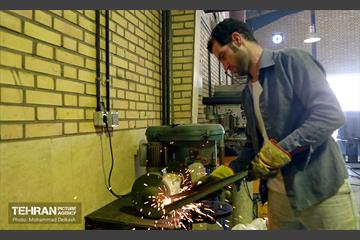 مراحل ساخت المان های نمایشگاه نشان عاشقی