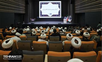 نشست فصلی ائمه جماعت و مدیران حوزه های علمیه منطقه 12 با مدیران شهری 4