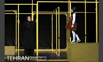 نمایش من خیال تو نیستم‎ 10