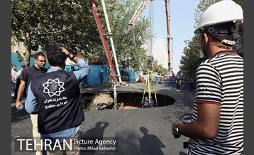 ریزش بخشی از خیابان پیامبر اتوبان ستاری -3 20