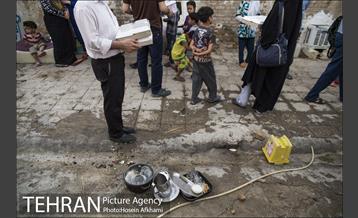 لقمه های مهربانی در محله دولتخواه‎ 3