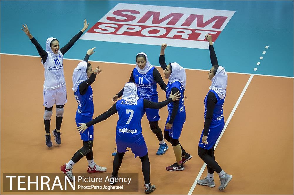 دیدار تیم‌های والیبال شهرداری قزوین و سروقامتان بابل 1