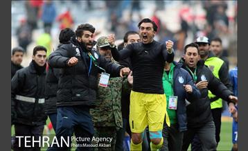 دیدار تیم های فوتبال استقلال و پرسپولیس