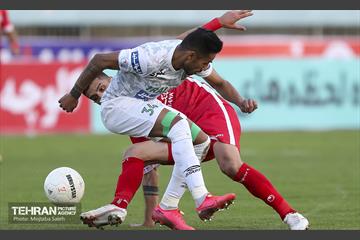دیدار تیم های فوتبال پرسپولیس و آلومینیوم اراک 12