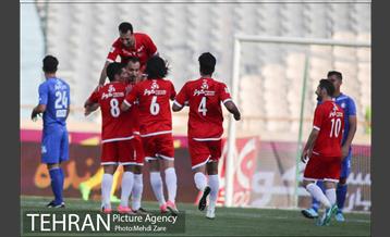 دیدار تیم‌های فوتبال استقلال و پدیده 17