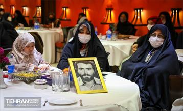 دیدار شهردار تهران با مادران شهدای منطقه 12