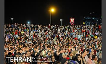 ویژه برنامه شب فیروزه ای در دریاچه شهدای خلیج فارس 5