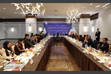 نشست هم‌اندیشی اعضای هیئت علمی جشنواره «عاملیت هنر در سیمای شهر تهران» 11