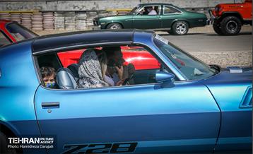 اجتماع بزرگ خودروهای کلاسیک در تور تهران دیـزین  24